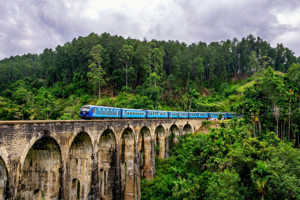 Il Nine Arch Bridge a Ella, in Sri Lanka | Foto di Hendrik Cornelissen su Unsplash