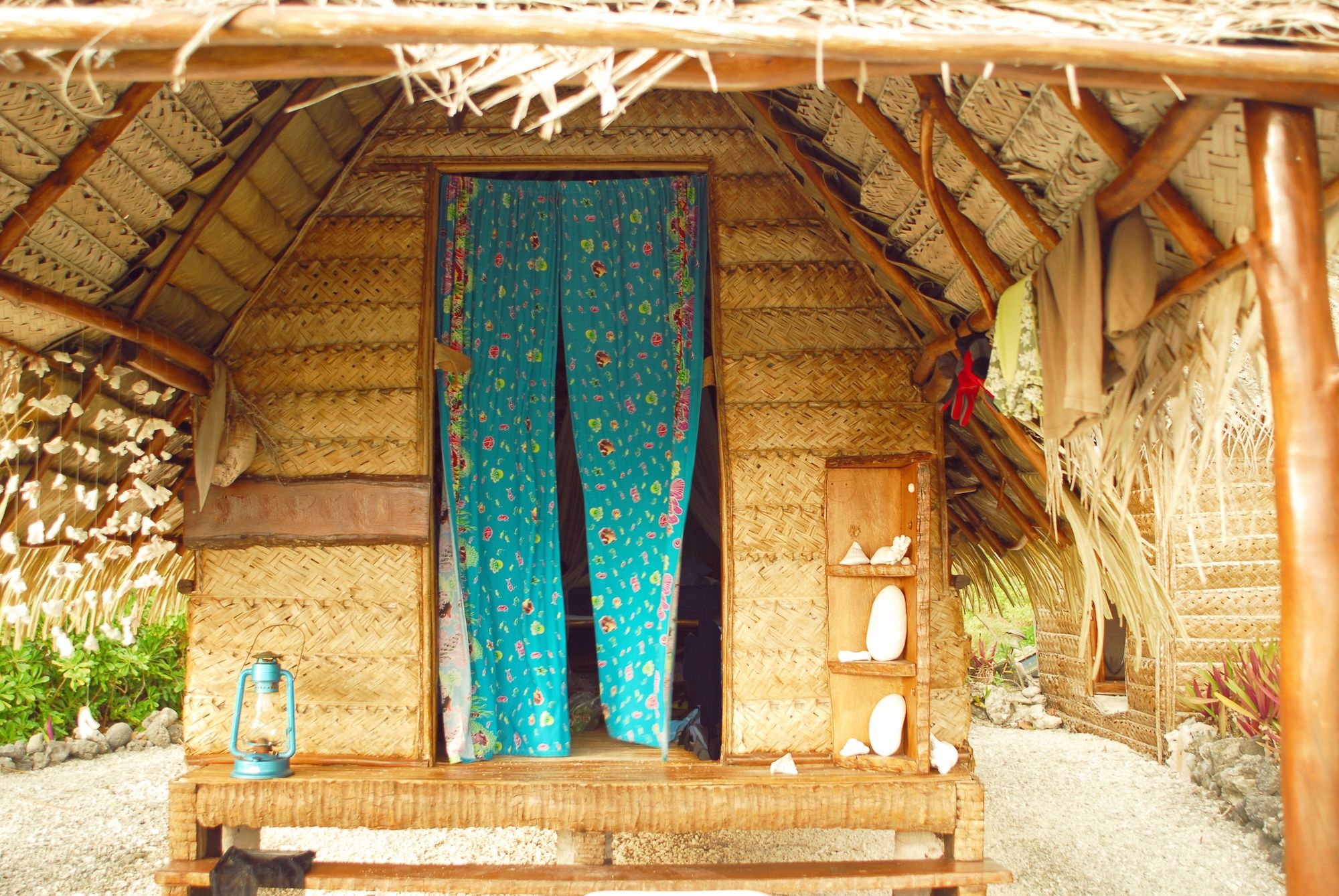 Un bungalow di legno a Fakarava ©O’KHAEN/Shutterstock
