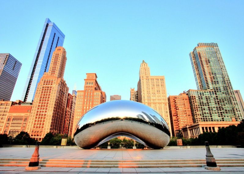 Cloud Gate, a Millennium Park, Chicago, USA.
©roman_slavik/Shutterstock