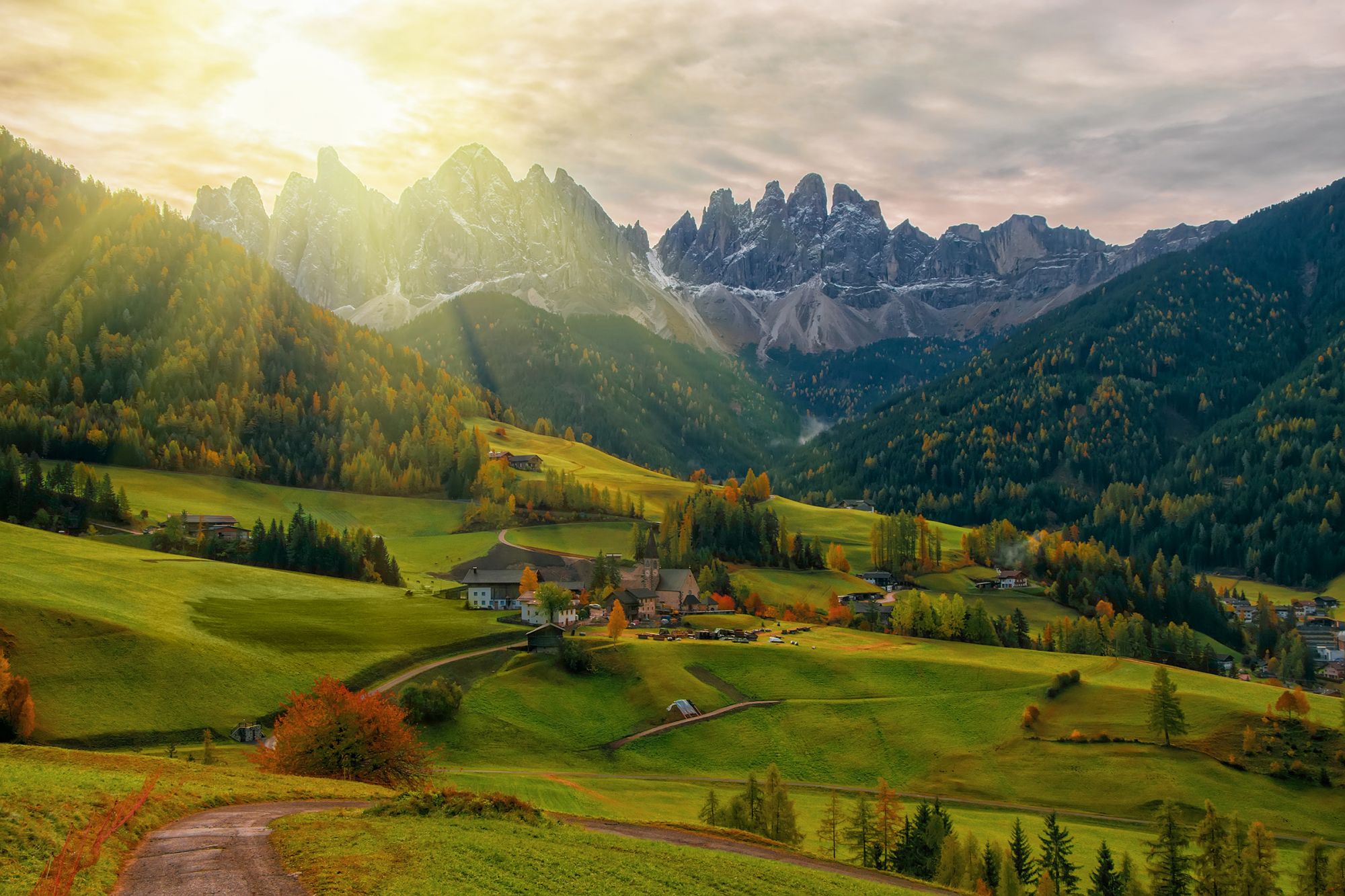 I colori autunnali riscaldano le Dolomiti, Trentino Alto Adige. ©Haidamac/Shutterstock