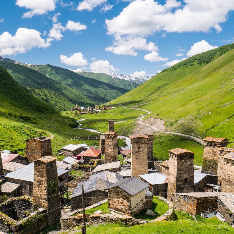 Le torri di Ushguli, in Svaneti, Georgia @Kanokwann /Shutterstock