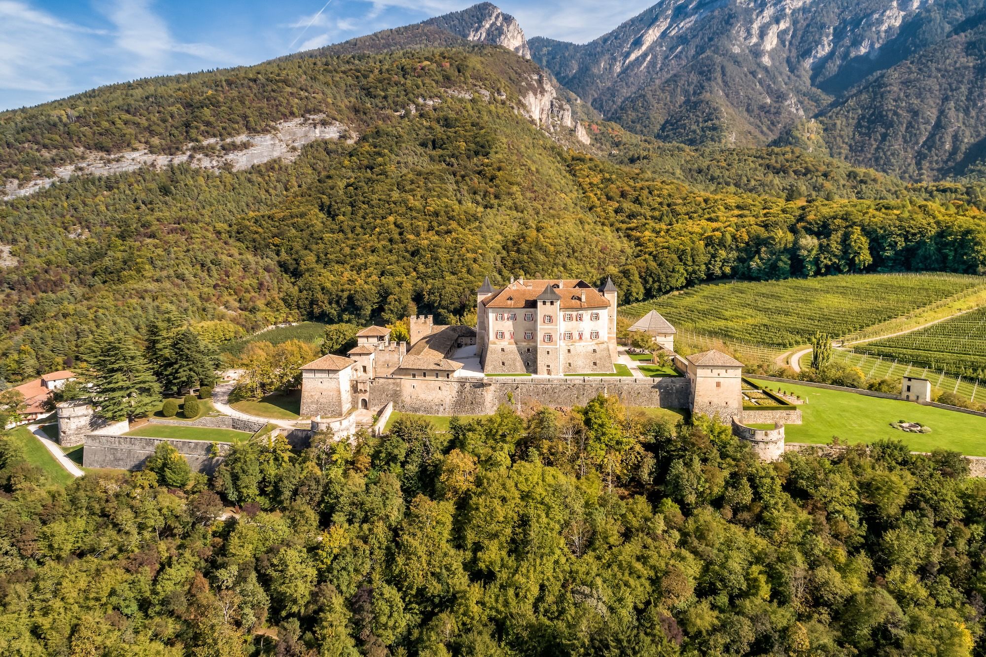 La vista sula Castel Thun ©elesi / Shutterstock