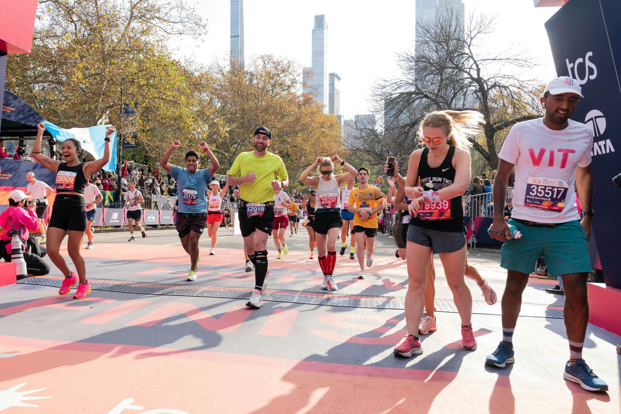 Corridori felici all’arrivo della maratona di New York. © lev Radin/Shutterstock