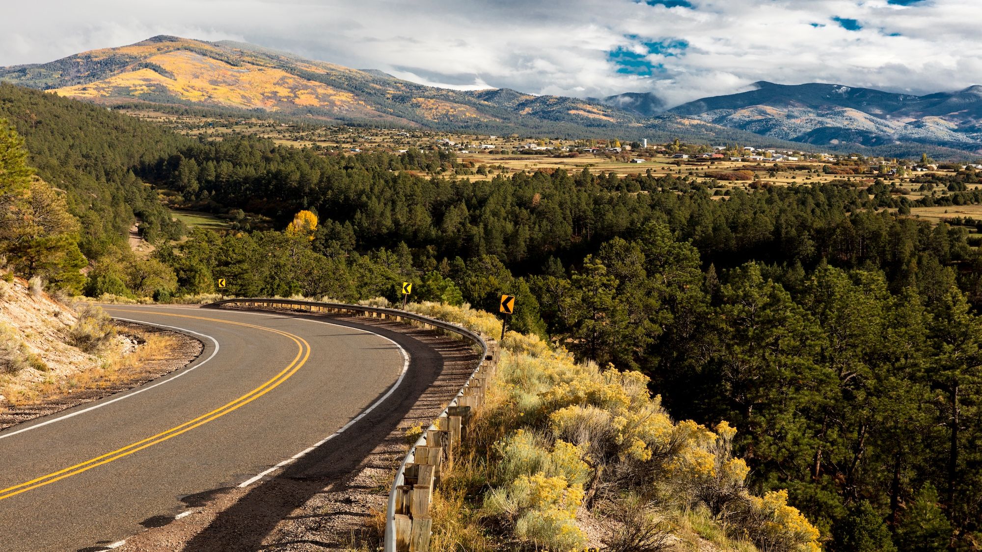 La strada verso Taos all’altezza di Truchas ©Joseph Sohm/Shutterstock