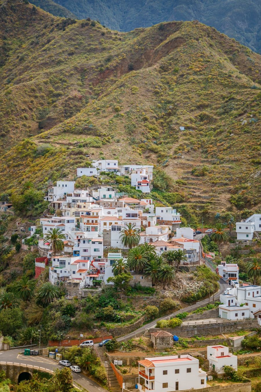 Un villaggio tra le colline ©Anna Lurye /Shutterestock