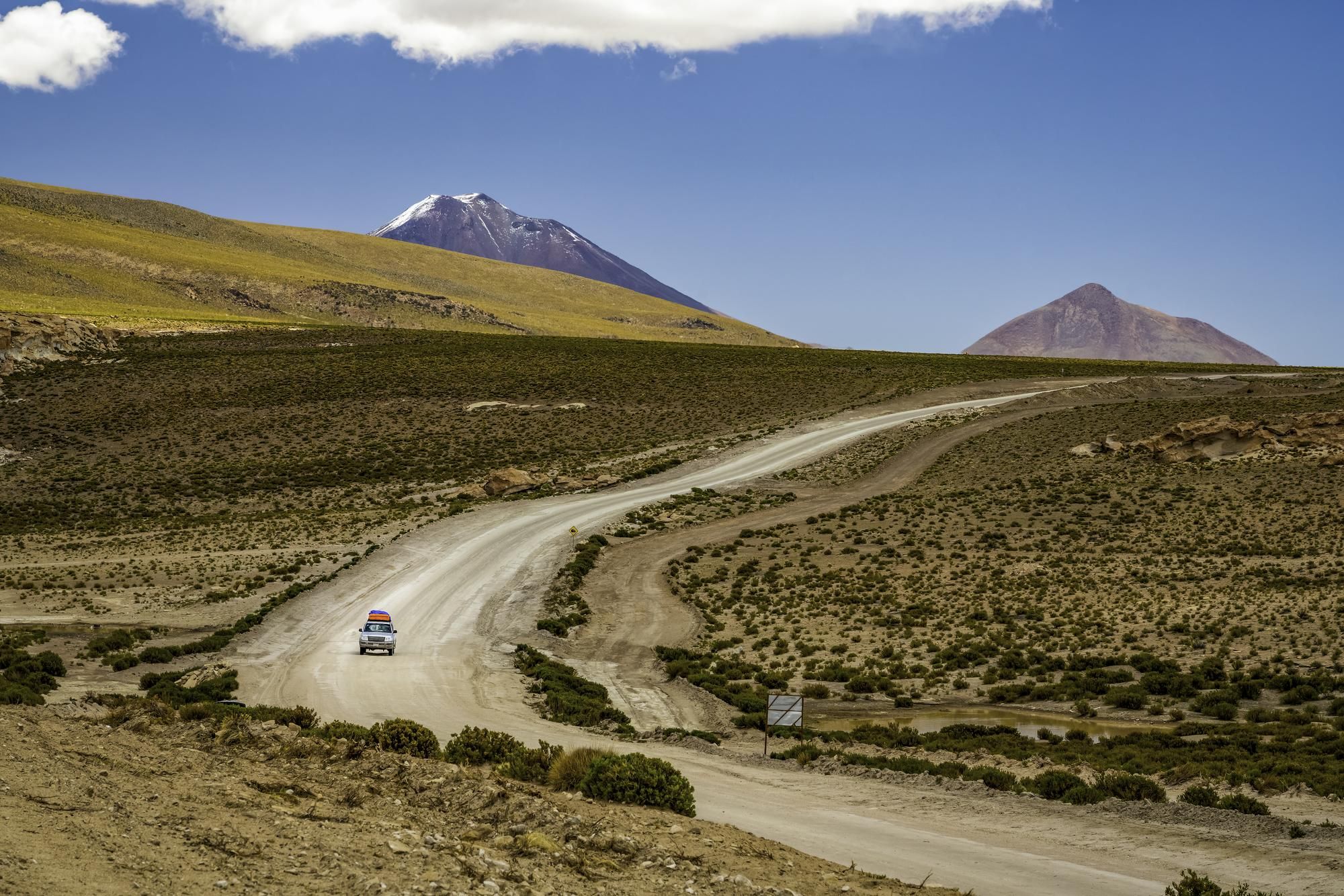 Un fuoristrada nell’altiplanos boliviano © Sasipa Muennuch / Getty Images