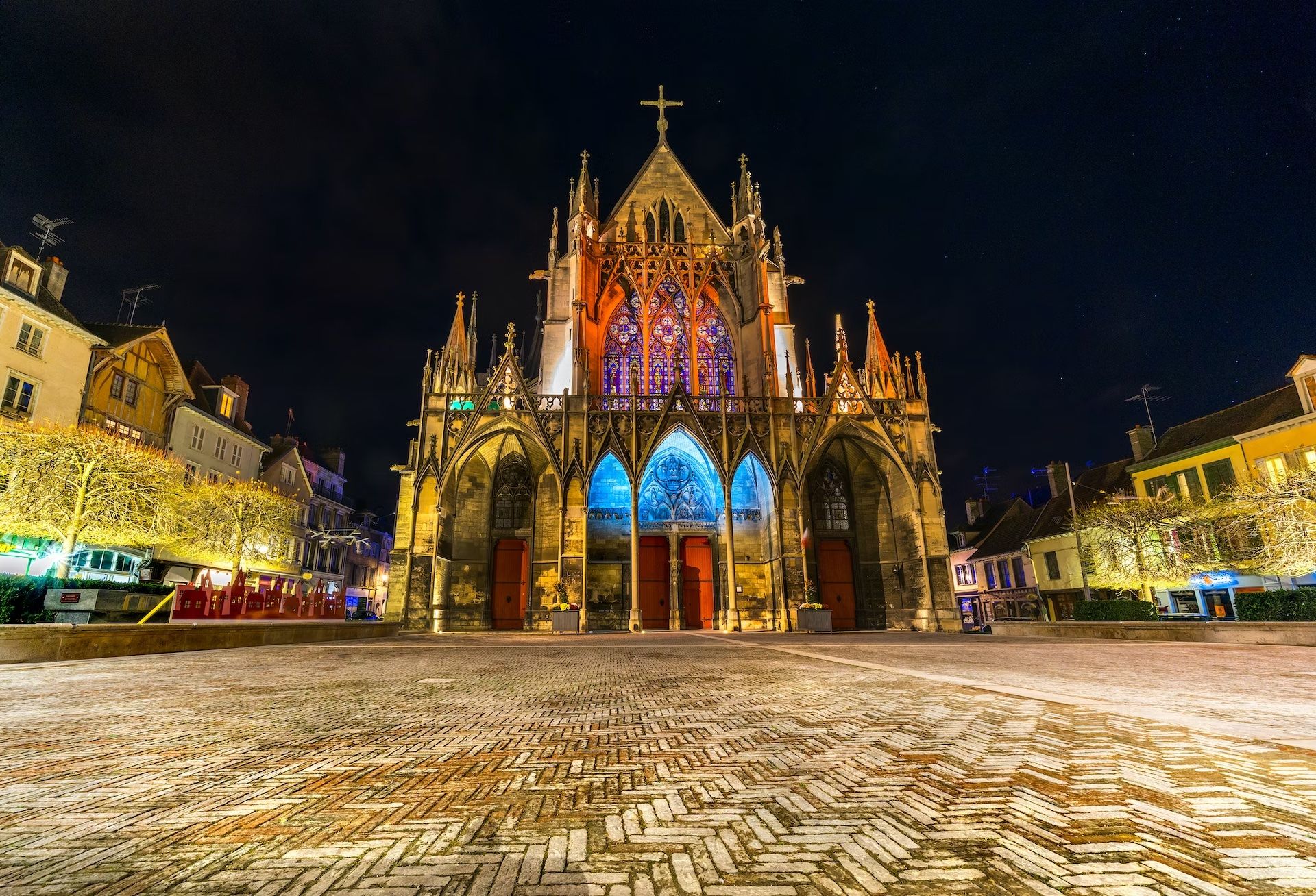 Notte a Troyes © Luciano Mortula - LGM / Shutterstock