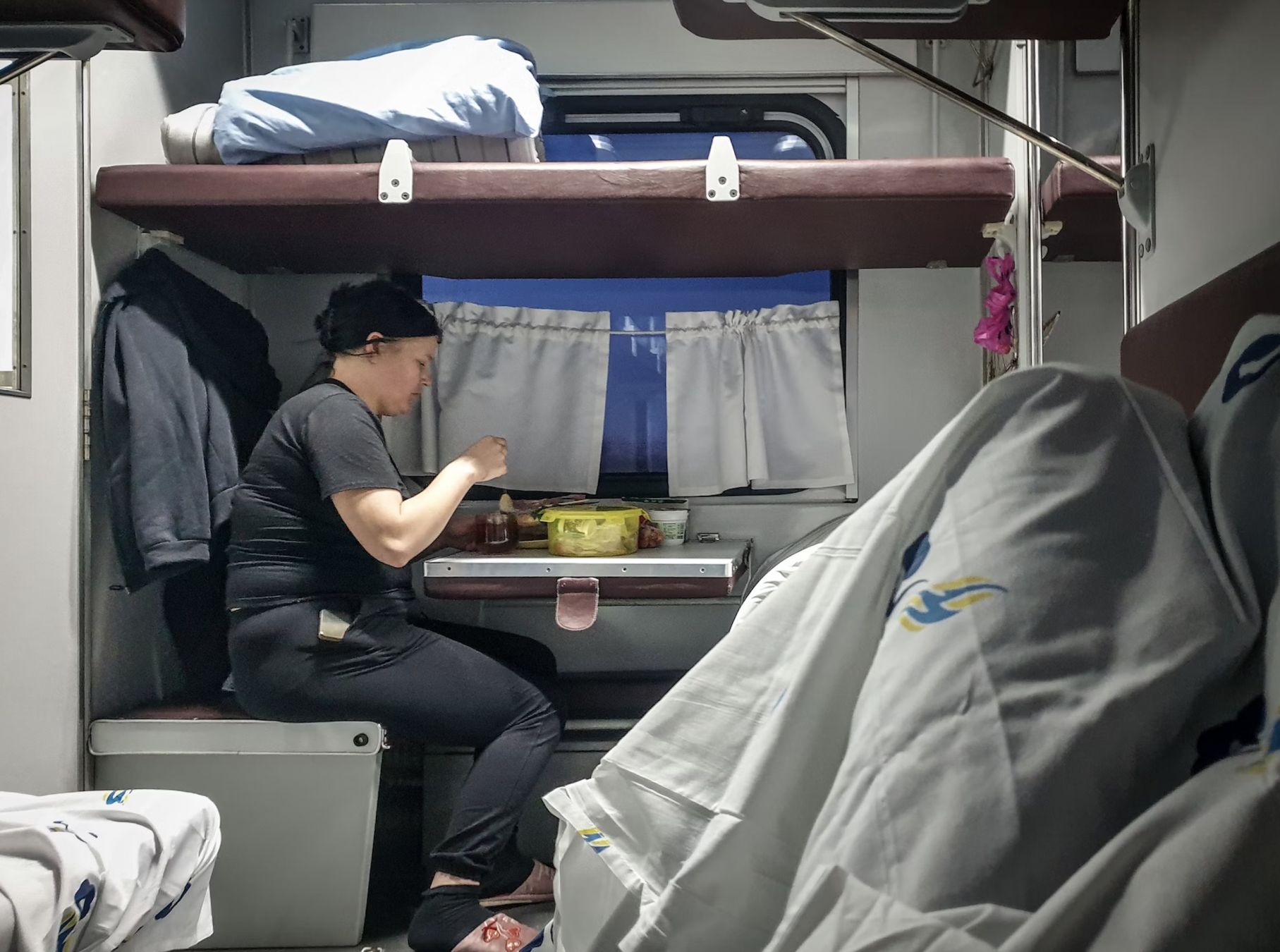 Sui treni del Kazakistan non troverete giovani che viaggiano con lo zaino in spalla o uomini d’affari © Juan Martinez