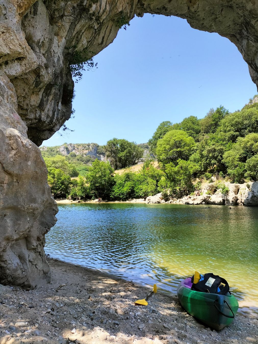 L'imponente Pont d'Arc crea un ponte di roccia naturale alto 54 metri