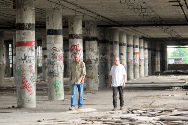 Bourdain agli stabilimenti Packard: declino e rinascita di una città. © CNN