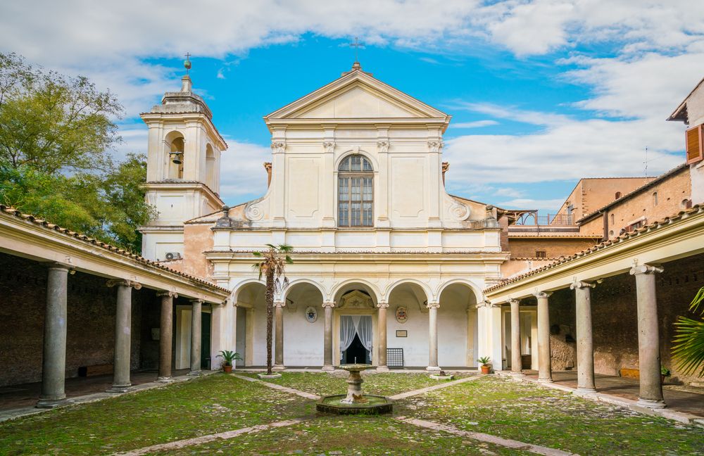 Roma, le forme pure della Basilica di San Clemente. Credits essevu / Shutterstock
