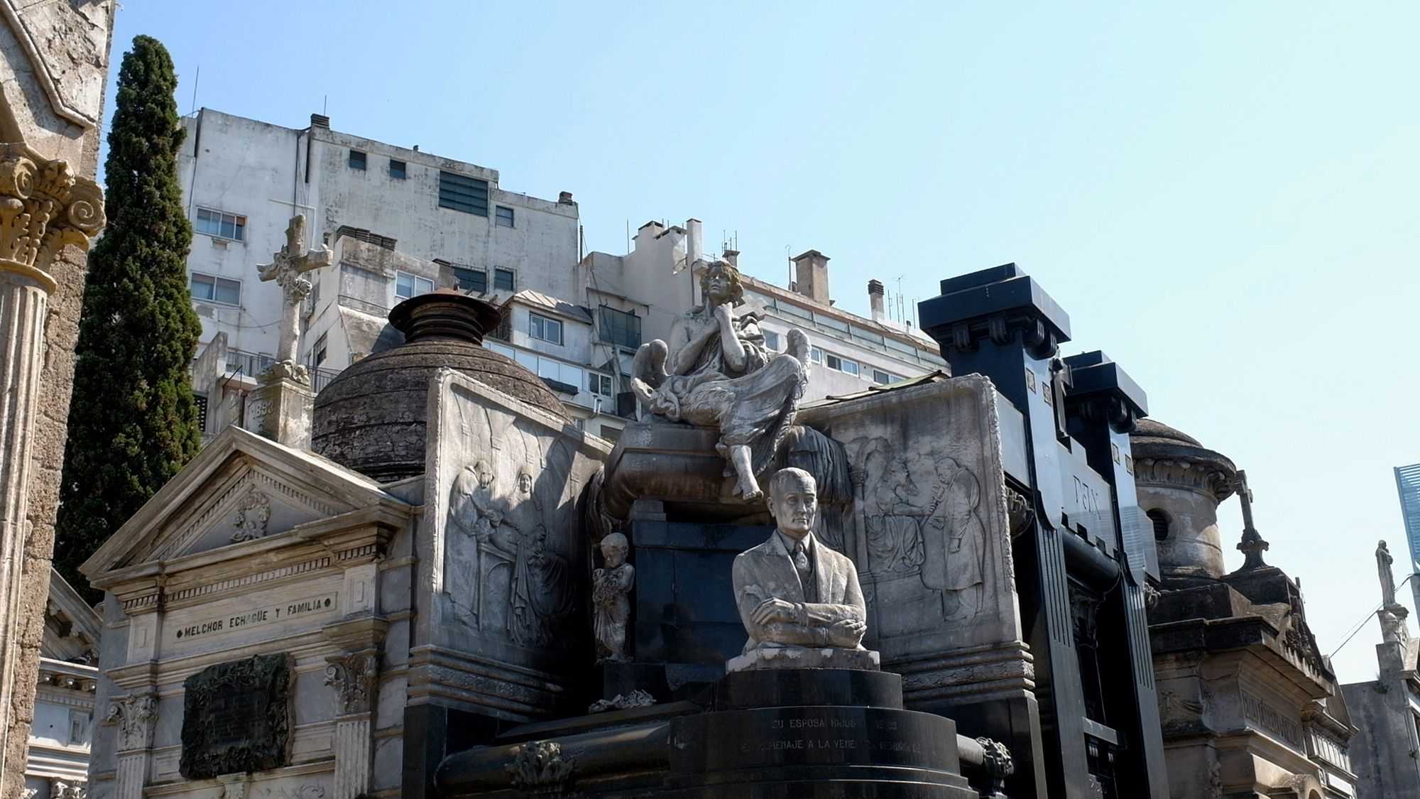 Cemeterio de la Recoleta © Lisa Zillio