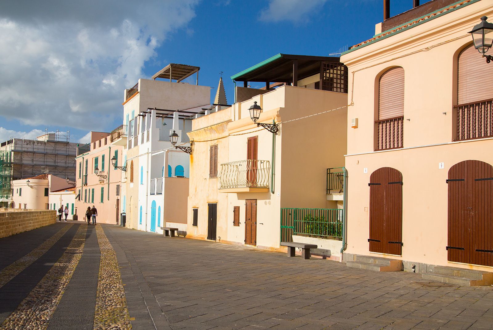 Alghero, a piedi lungo le mura. David Soanes / Shutterstock