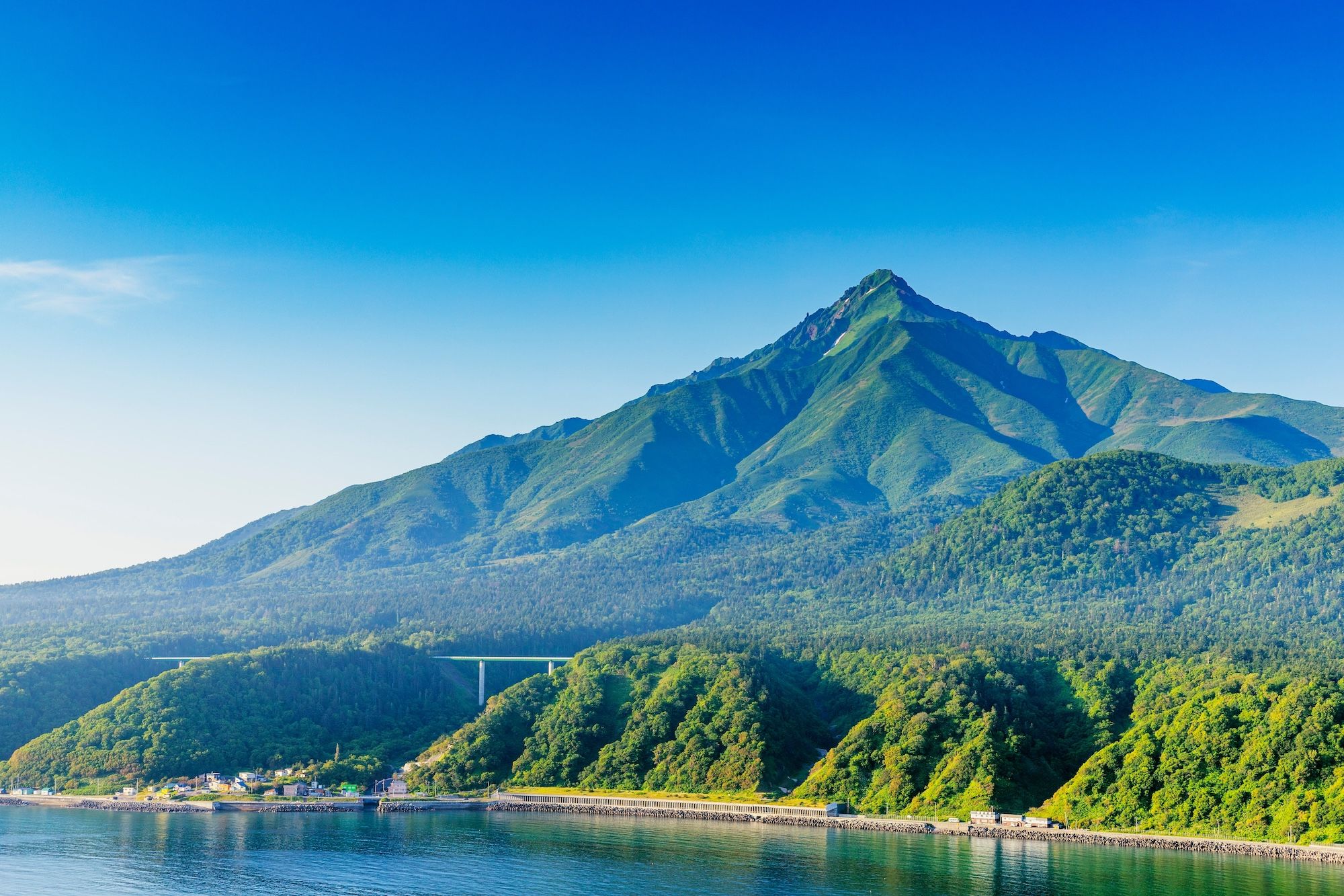 Il Rishiri- zan, conosciuto anche come Rishiri-Fuji @Robert Harding Video/Shutterstock