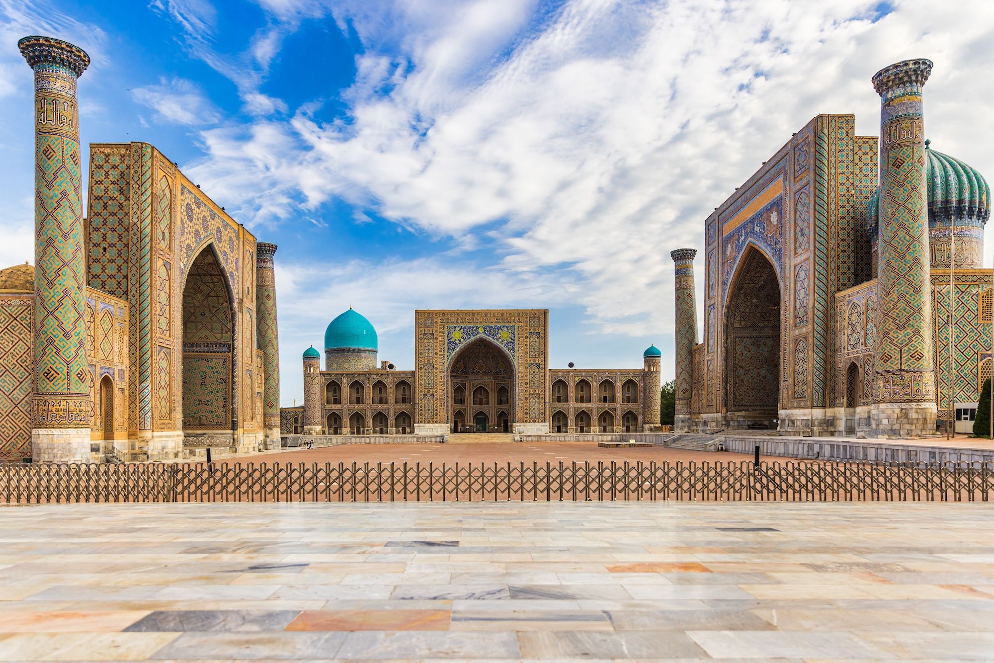 Piazza Registan, in centro storico di Bukhara ©Framalicious/Shutterstock