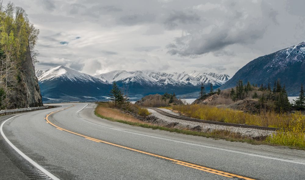 Seward Highway. Credits Earl D. Walker / Shutterstock