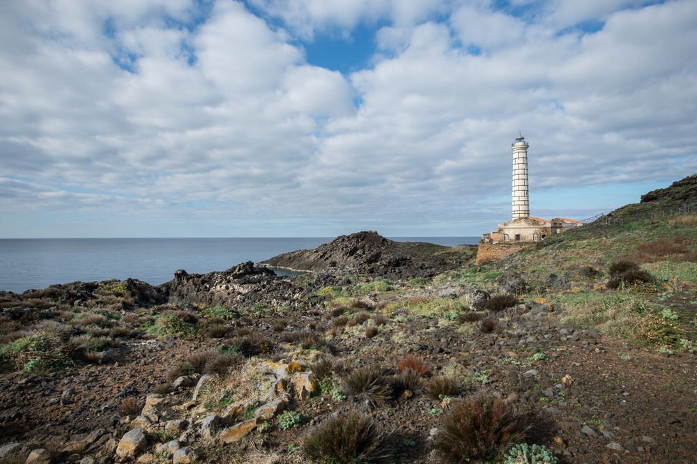Ustica, il faro di Punta Cavazzi. Credits Francesca Pagliai / Shutterstock