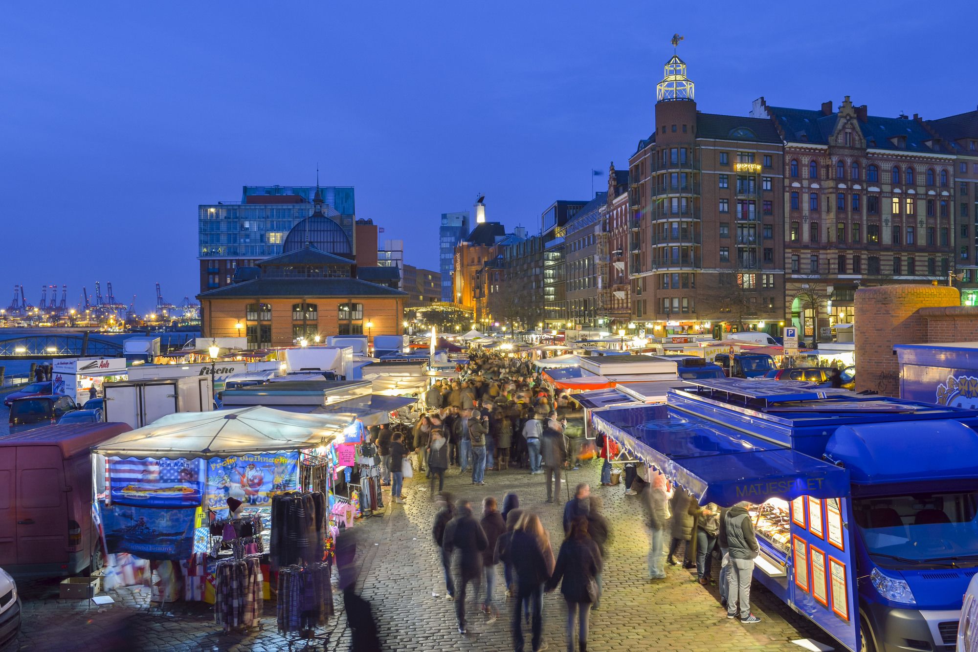 Il Fischmarkt di Amburgo alle prime luci dell’alba ©Westend61/Getty Images