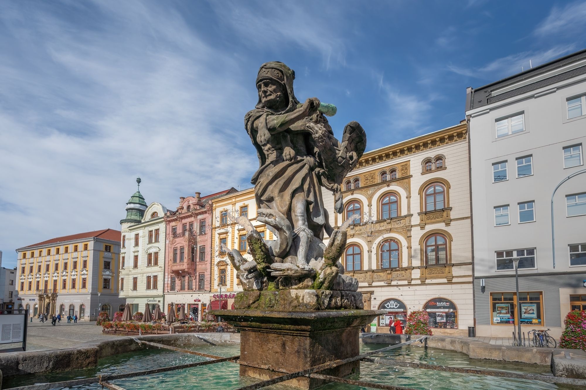 Particolare della fontana di Ercole, nella piazza superiore di Olomouc ©Diego Grandi / Shutterstock