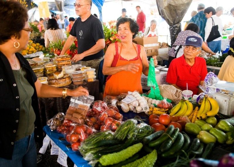 I mercati locali sono il luogo migliore in cui trovare prodotti ottimi a buon prezzo. ©Greg Elms/Lonely Planet
