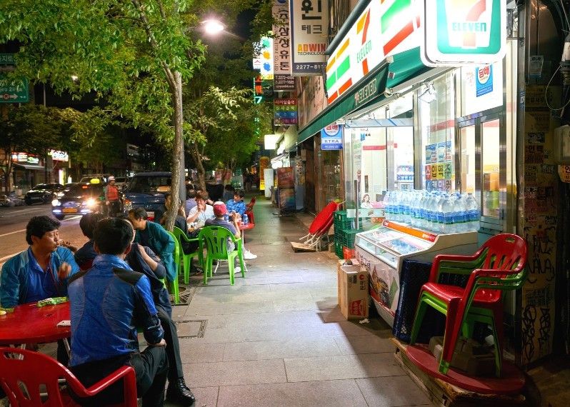 I supermercati sono una perfetta alternativa ai club di Seoul.