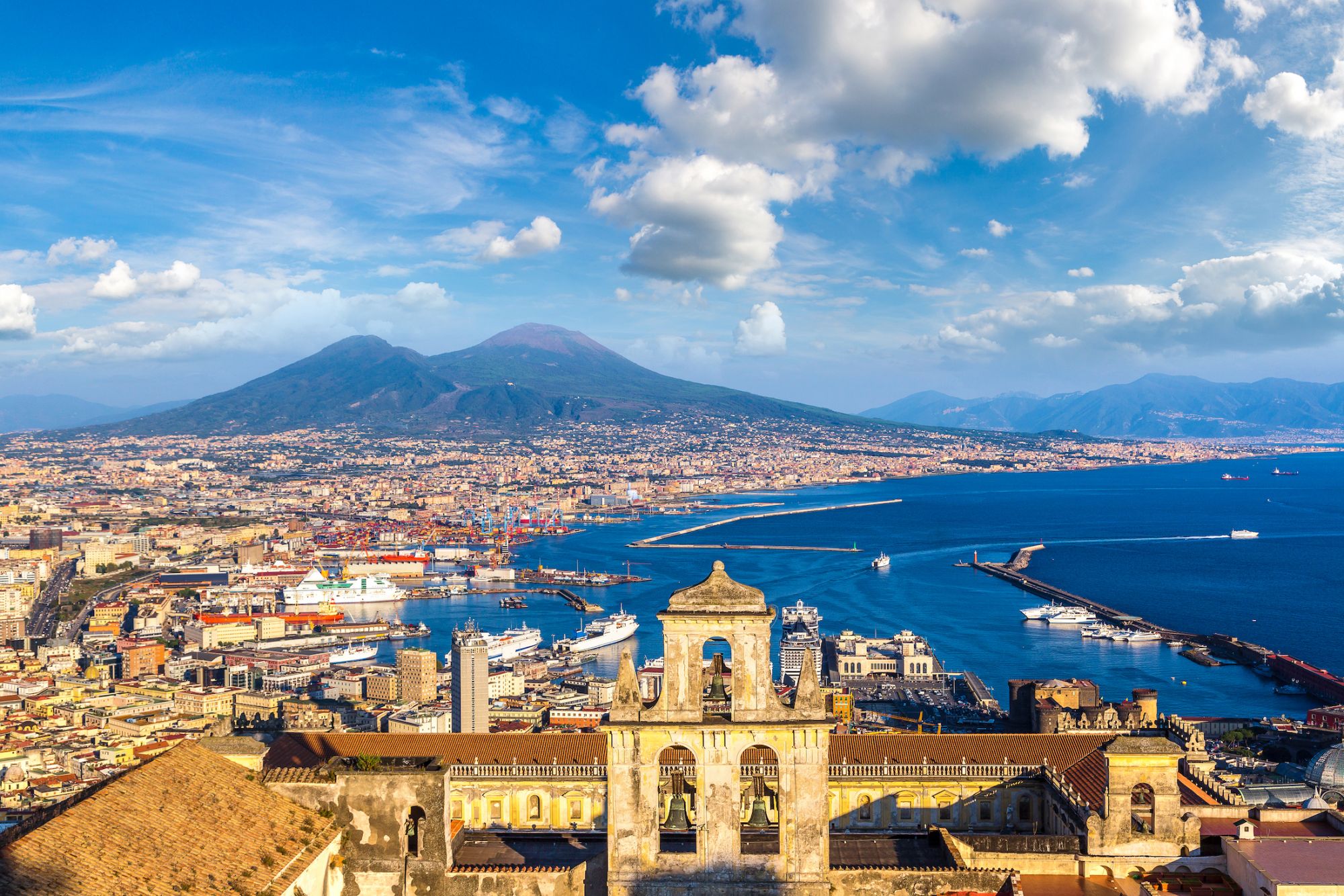 Napoli, un colpo d'occhio grandioso. Credits Sergii Figurnyi / Shutterstock