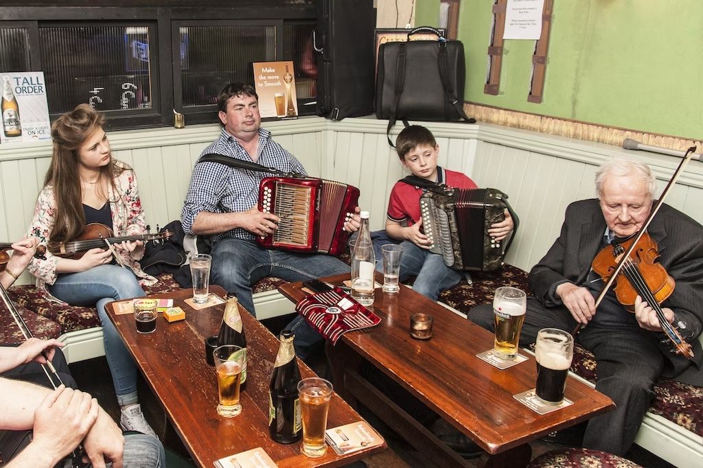 Molti pub sono a misura di famiglie. Può succedere anche che i bambini si uniscano ai suonatori! © Rolf G Wackenberg / Shutterstock