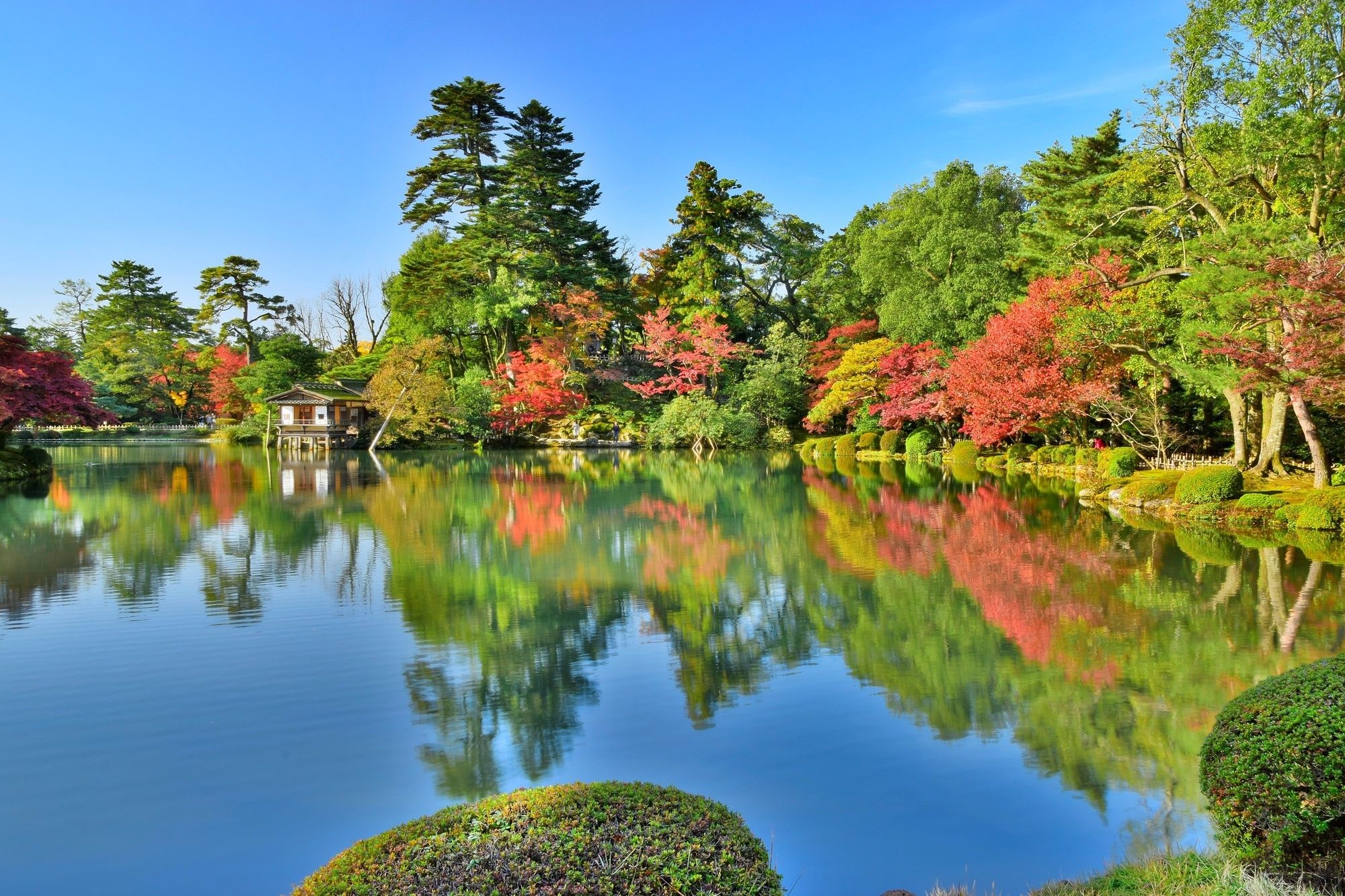 Il giardino Kenrokuen a Kanazawa, Giappone ©leochachaume24 / Shutterstock