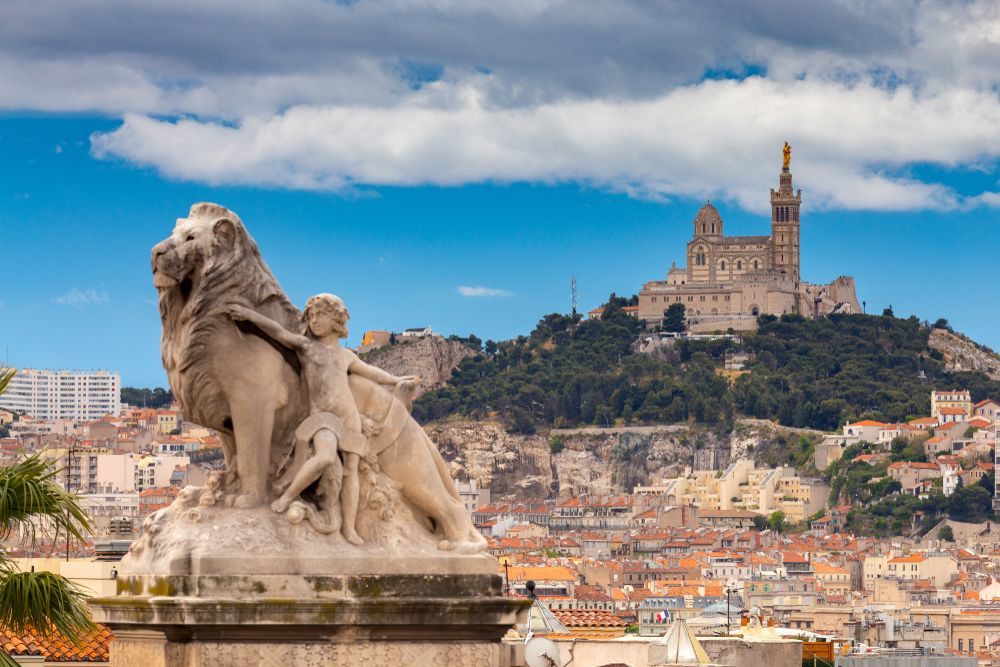 Notre Dame de la Garde, Marsiglia. Credits kavalenkau / Shutterstock