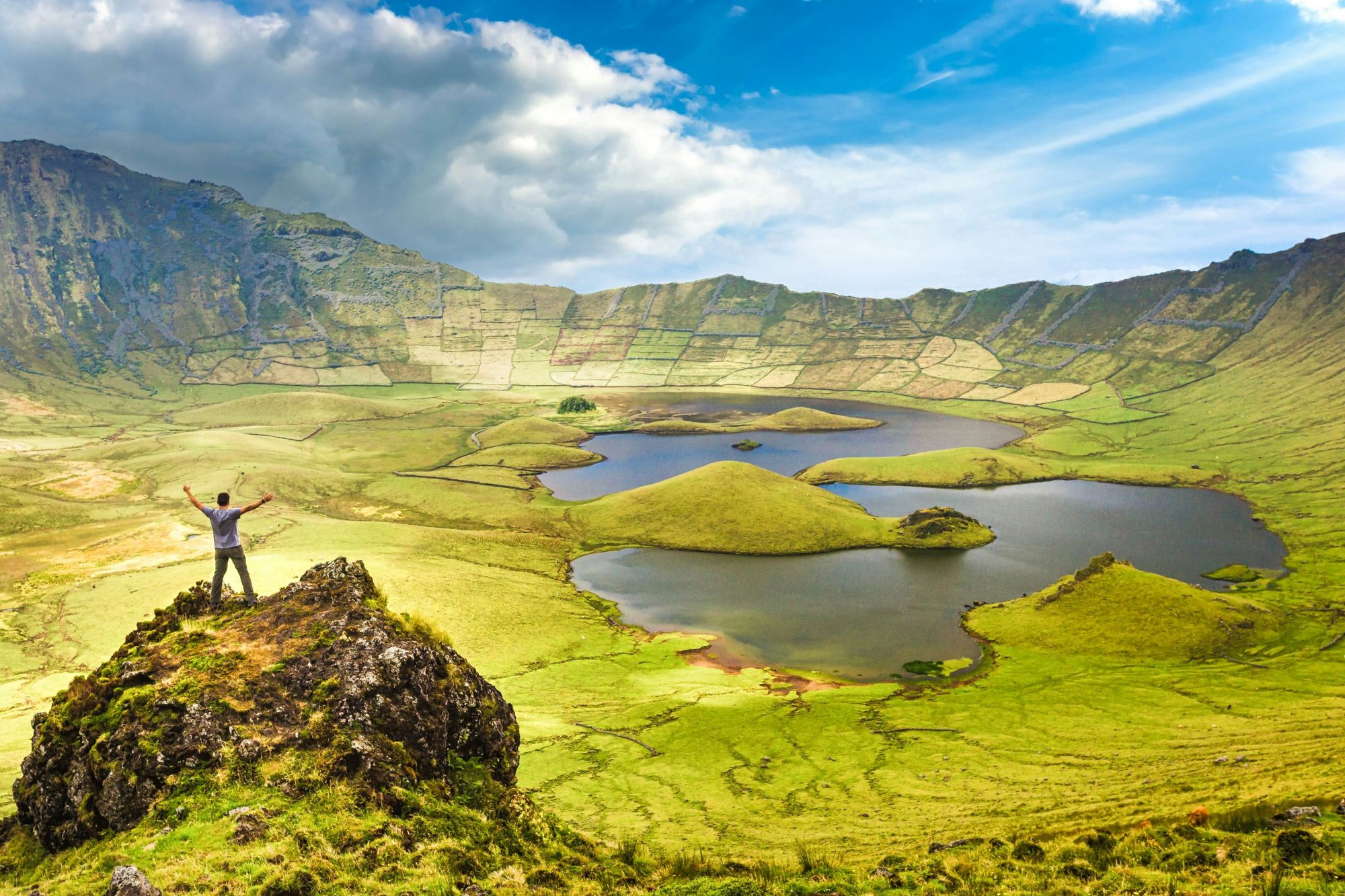 I laghi di Corvo si trovano in un cratere vulcanico. © EyesTravelling/Shutterstock