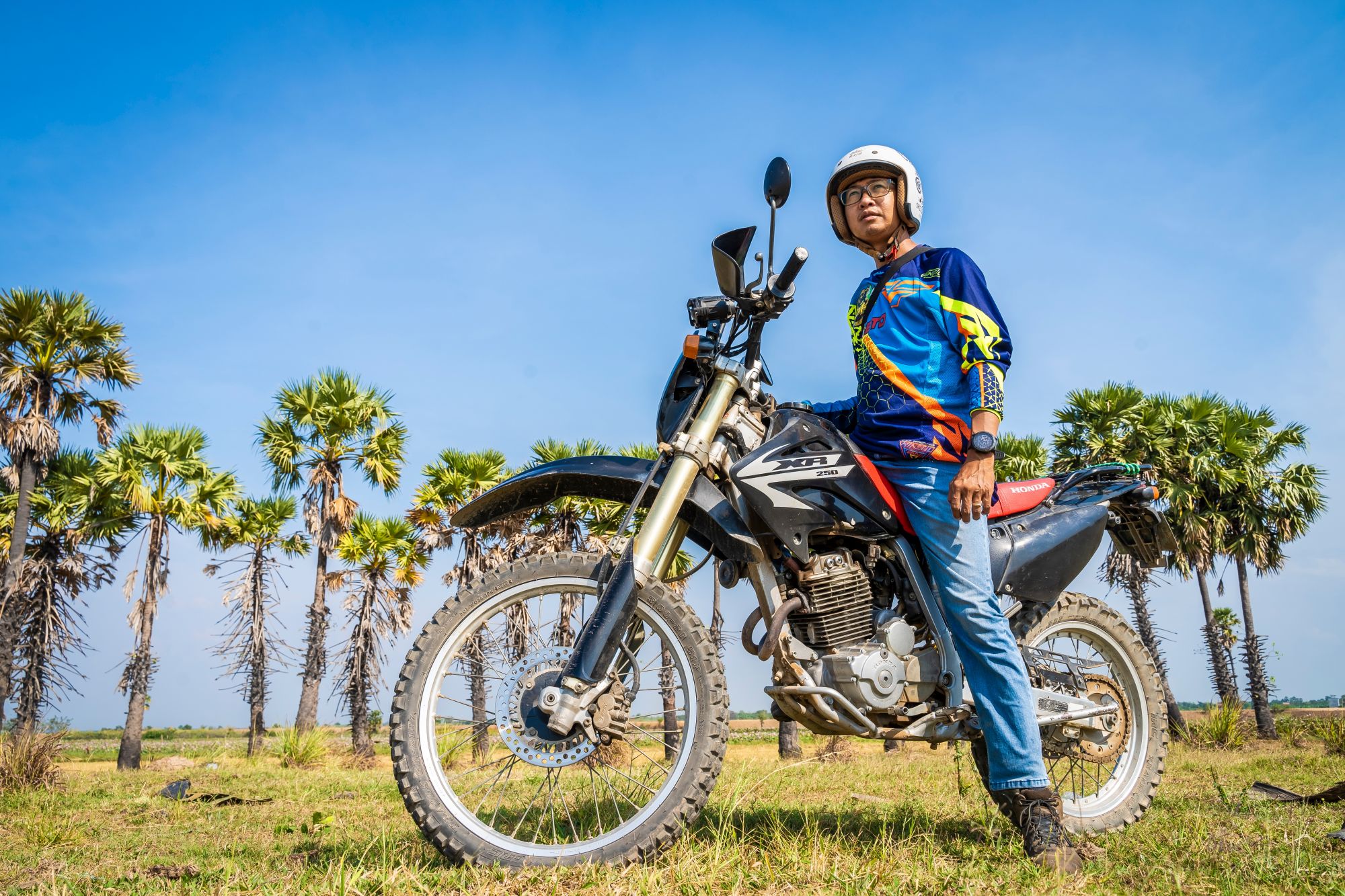 Esplorare la Cambogia in moto è un modo emozionante per vedere il paese © Visualize Creative / Shutterstock