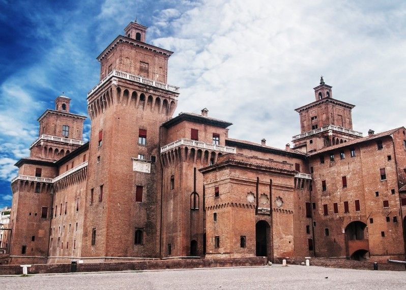 Il Castello Estense di Ferrara, città in cui si terrà il Festival di Internazionale dal 5 all'8 ottobre.