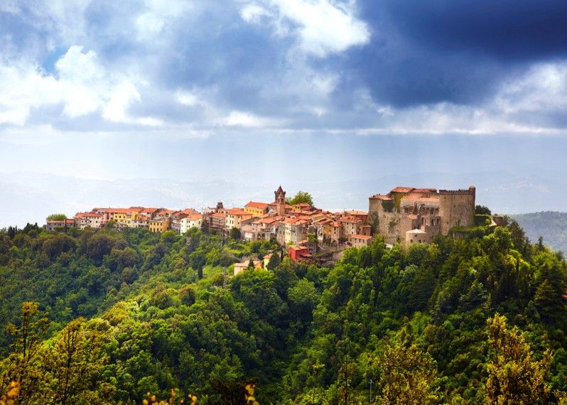 Il castello medievale dei Malaspina a Fosdinovo, Toscana.
©Matt Munro/Lonely Planet