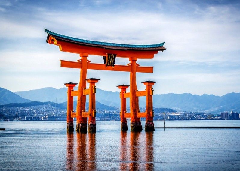 Il celebre Torii, portale d'ingresso al santuario Itsukushima-jinja. Giappone. ©Korkusung/Getty Images