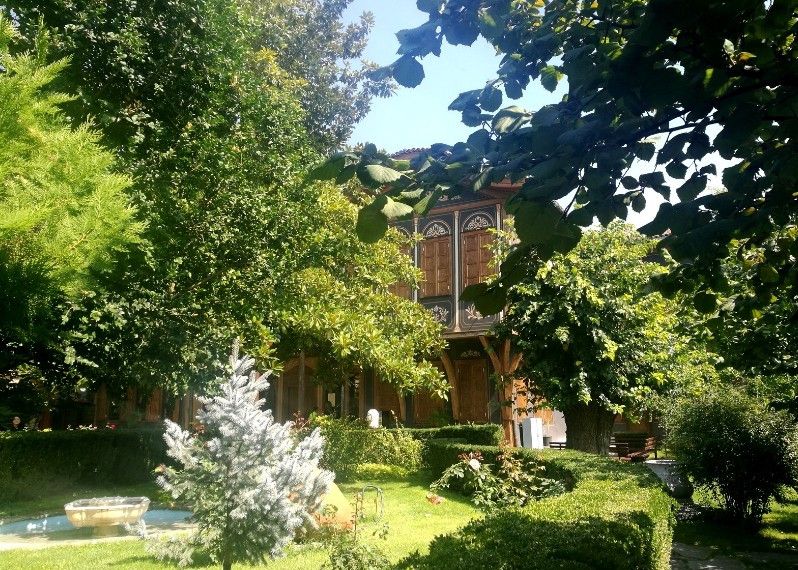 Il Giardino del museo etnografico regionale, situato in un ricco palazzo storico di Plovdiv, Bulgaria. © Giulia Grimaldi/Lonely Planet Italia