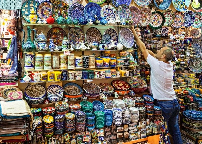 Il Grand Bazaar, uno dei più grandi e antichi mercati coperti del mondo, Istanbul, Turchia. ©saiko3p/Shutterstock
