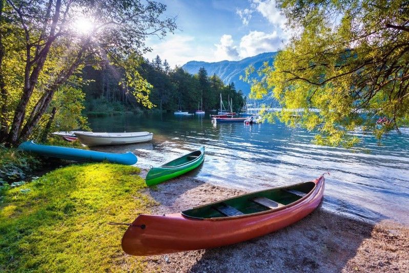 Il lago di Bohinj è il corrispondente del più noto lago di Bled in Slovenia. Foto di Andrew Mayovsky/Shutterstock