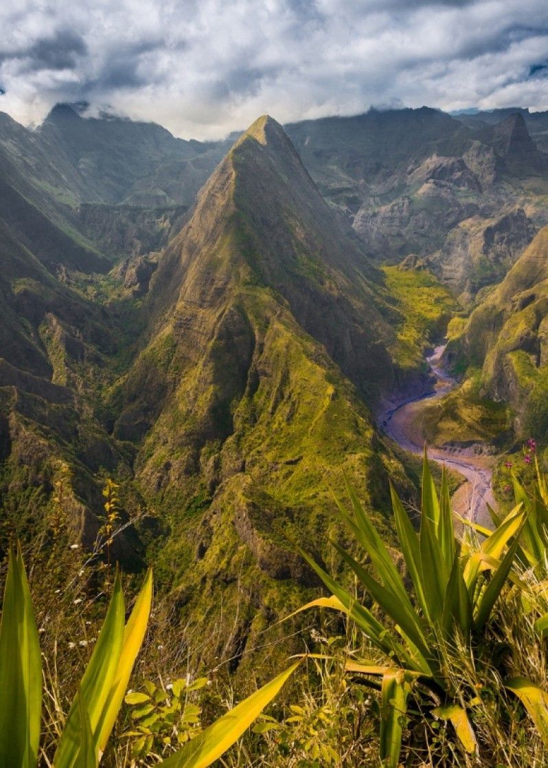 Il paesaggio vulcanico della Réeunion vi spingerà verso nuovi trekking, escursioni e arrampicate. © GGerland / Getty Images