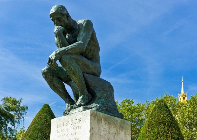 'Il Pensatore', scultura di August Rodin, nel giardino del Musée Rodin Museum, Parigi. ©Gimas/Shutterstock