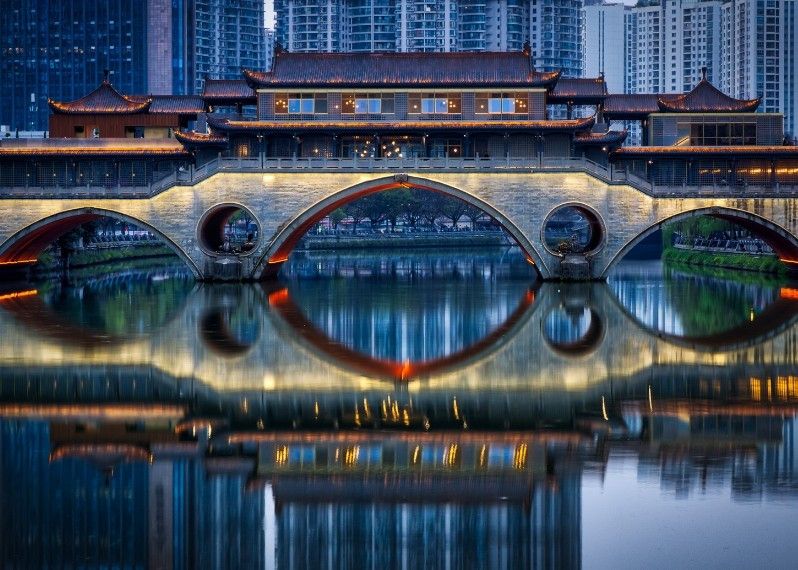 Il ponte Anshun, sul fiume Jin a Chengdu, Sichuan, Cina.
©Nick Wonnell/Shutterstock