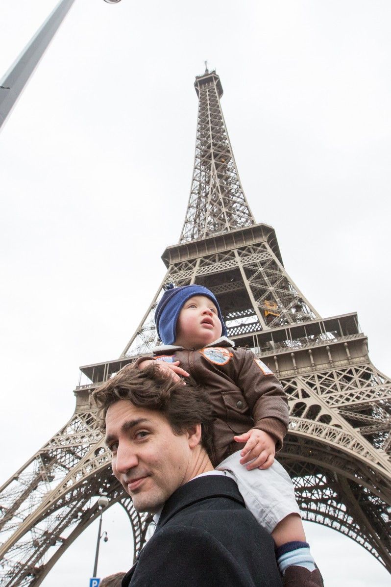 Il primo ministro Trudeau a Parigi con il figlio più piccolo, Hadrien © Adam Scotti/PMO