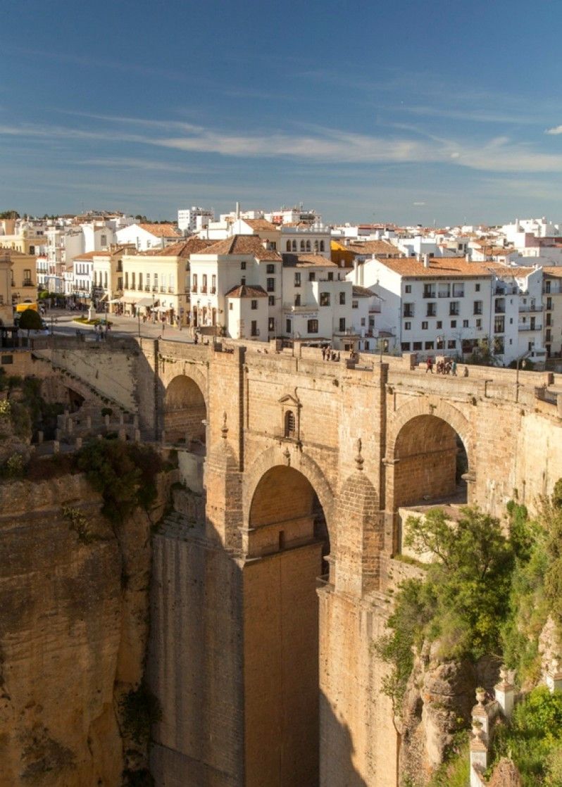 Il Puente Nuevo a 120 metri sulla gola El Tajo gorge, Ronda, Spagna. ©Philip Lee Harvey/Lonely Planet