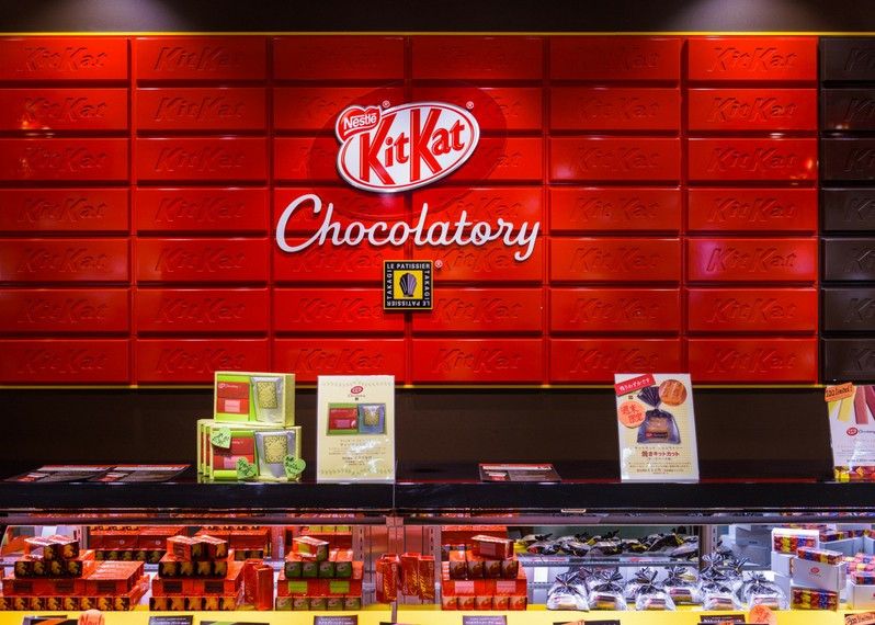 Il reparto dedicato ai Kit Kat Chocolatory nello storico supermercato di Daimaru. ©Sean Pavone/Shutterstock