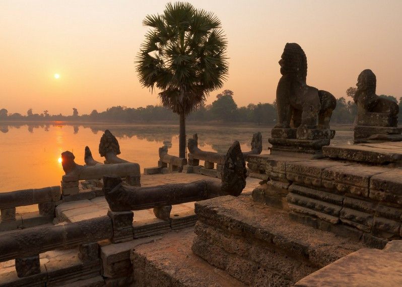 Il tempio di Srah Srang al tramonto, Angkor Wat, Cambogia. ©steph photographies/Shutterstock