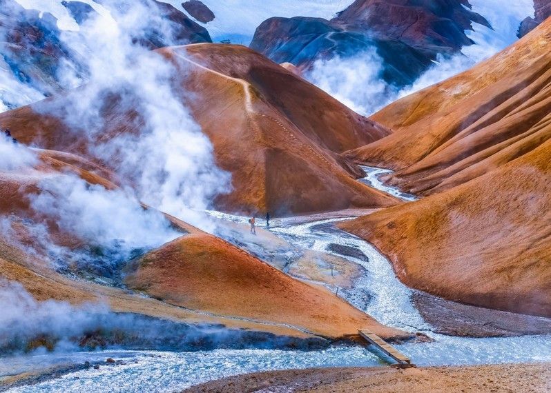 Il territorio brullo e ricamato dai fumi termali dell'Islanda. ©Martin M303/Shutterstock