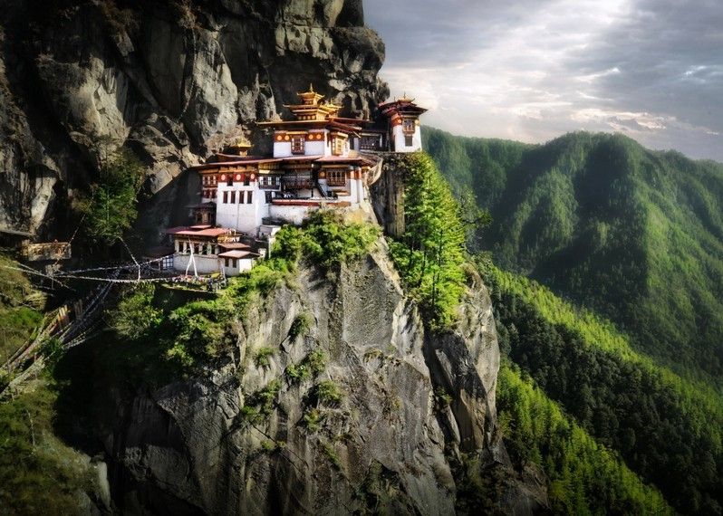 Il Tiger Nest Monastery, situato vicino alla cittadina di Paro in Bhutan, sulle montagne dell'Himalaya. ©David Lazar/Getty Images