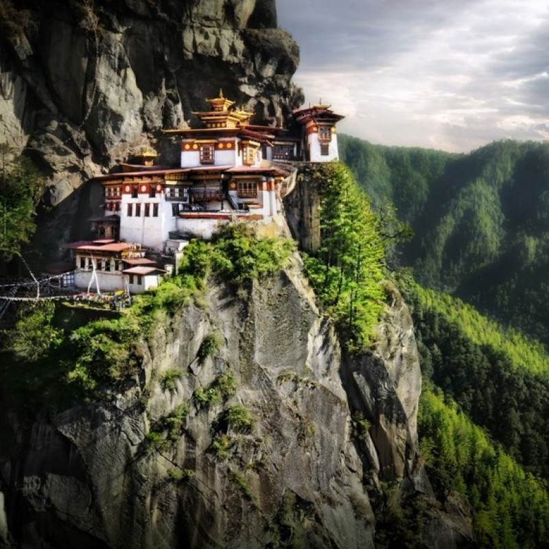 Il Tiger Nest Monastery, situato vicino alla cittadina di Paro in  Bhutan, sulle montagne dell'Himalaya. ©David Lazar/Getty Images