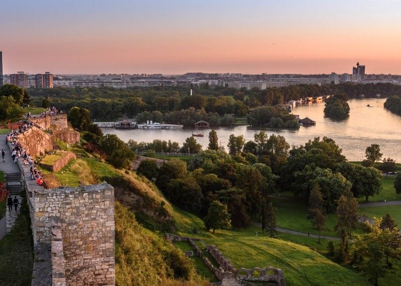 Il tramonto sul fiume Sava dalle mura di Kalemegdan, Belgrado.
©Makicom/Shutterstock
