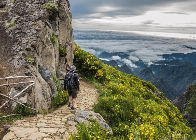 Il tratto tra il Pico de Arieiro al Pico de Ruivo, Madeira, Portogallo.
©eyeris.work/Shutterstock