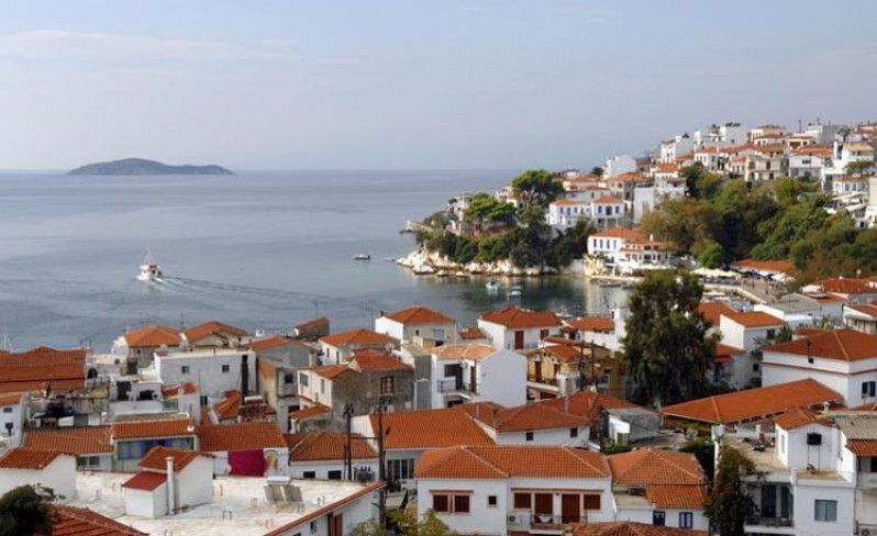 Il Vecchio Porto di Skiathos, un paradiso costiero per i viaggiatori gay. Foto di Dave Bolton/E+/Getty Images